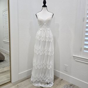 MISS ORD Long White Dress Adjustable Staps V-Neckline Embroidery Size Small